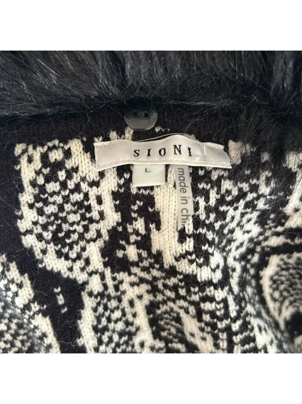 Sioni Blk/White Sweater w/Detachable Faux Fur Around Collar, Size L